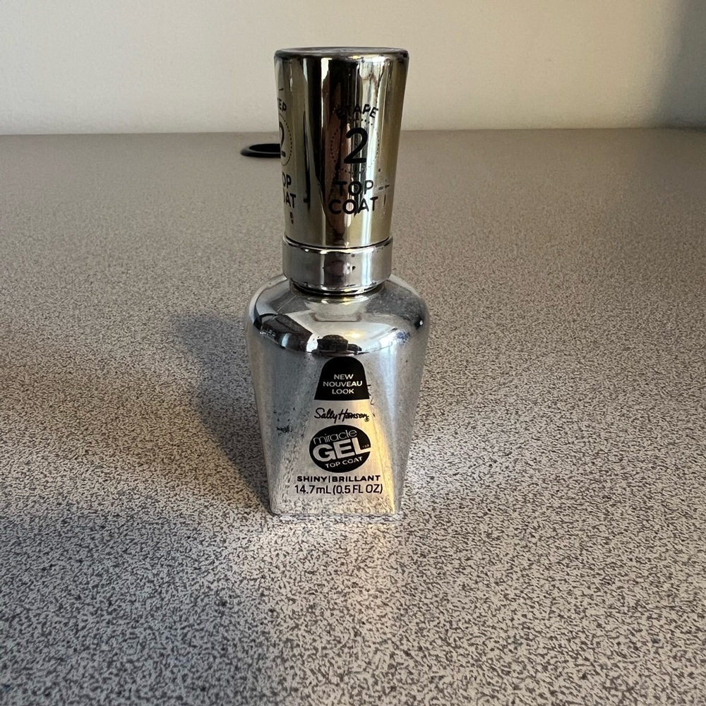 Sally Hansen “SHINY/BRILLANT” miracle Gel Top Coat